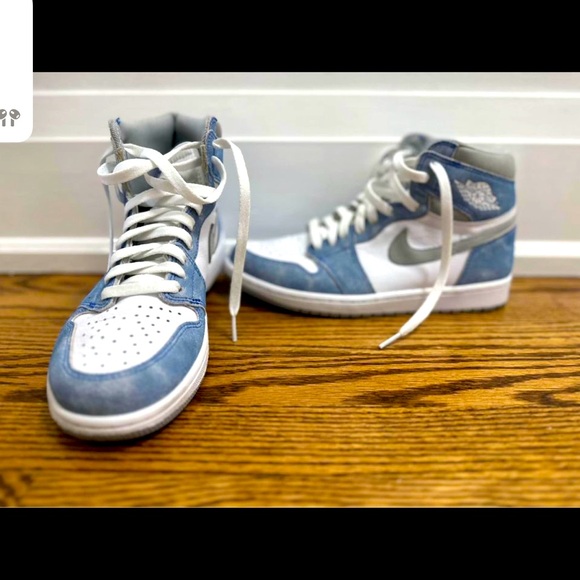 AIR JORDAN 1 Retro High OG “Hyper Royal” - Picture 5 of 7